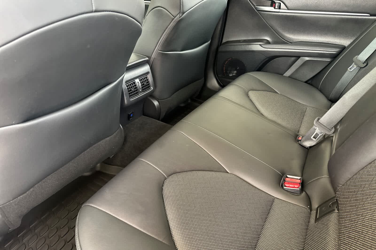 Used 2022 Wind Chill Pearl Toyota XLE image 4