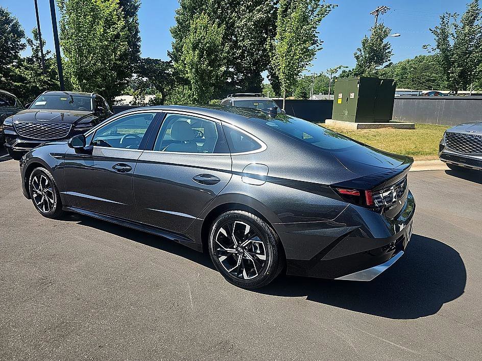Used 2024 Portofino Gray Hyundai SEL image 6