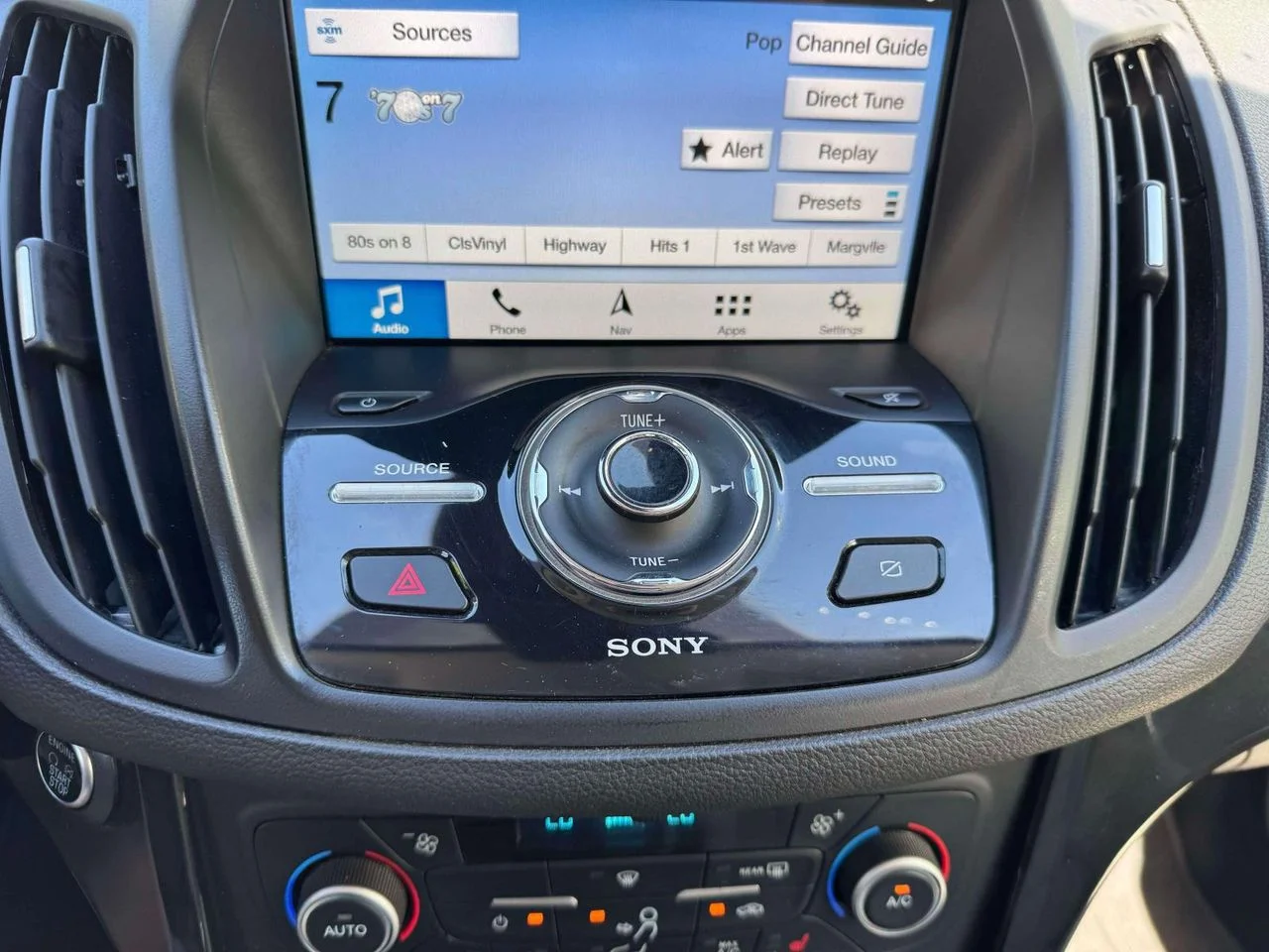 Used 2019 White Platinum Clearcoat Metallic Ford Titanium image 34