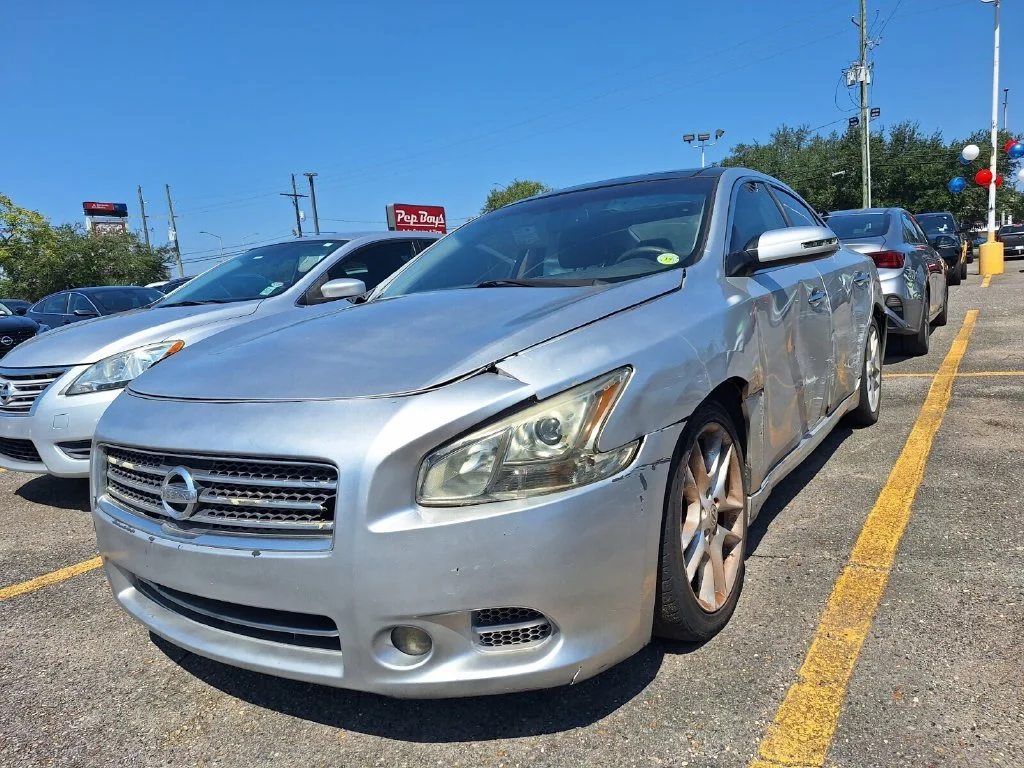 Used 2011 Silver Nissan 3.5 SV image 1