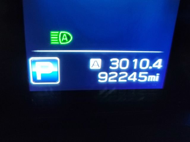 Used 2022 Crystal White Pearl Subaru Limited image 32