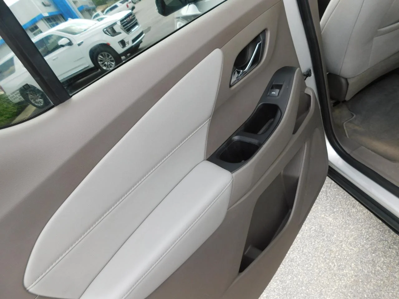 Used 2018 Silver Chevrolet FWD 4DR LT CLOTH W/1LT image 26