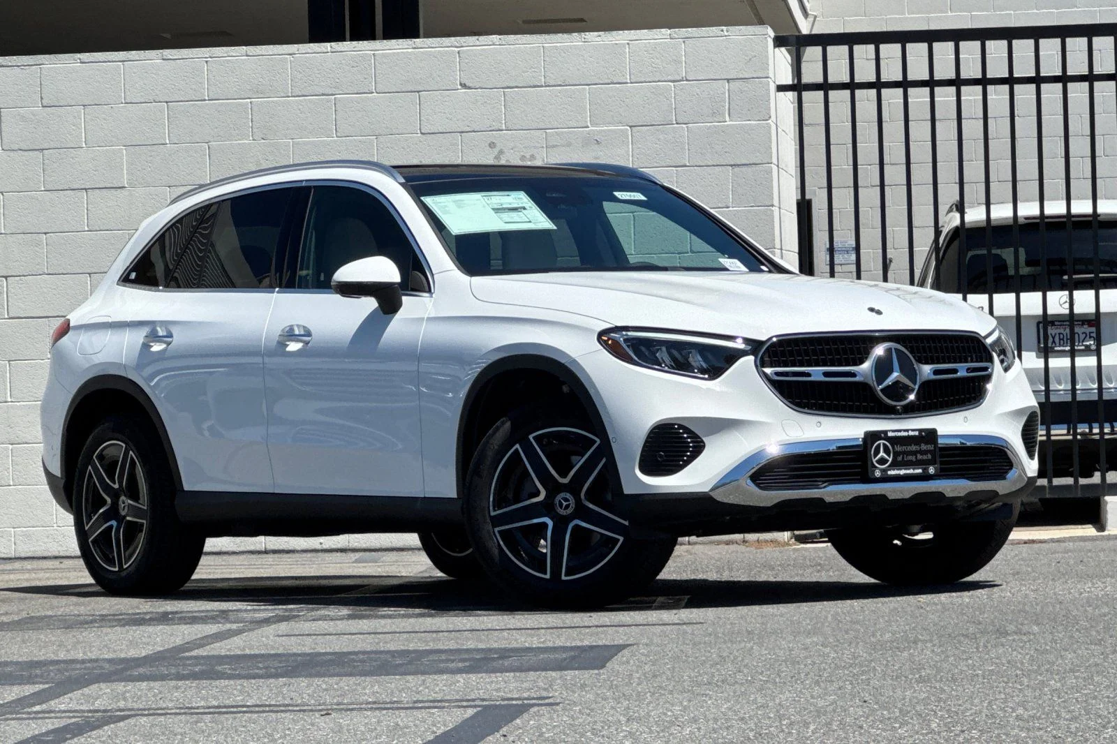 New 2027 Polar White Mercedes-Benz GLC 300 image 2