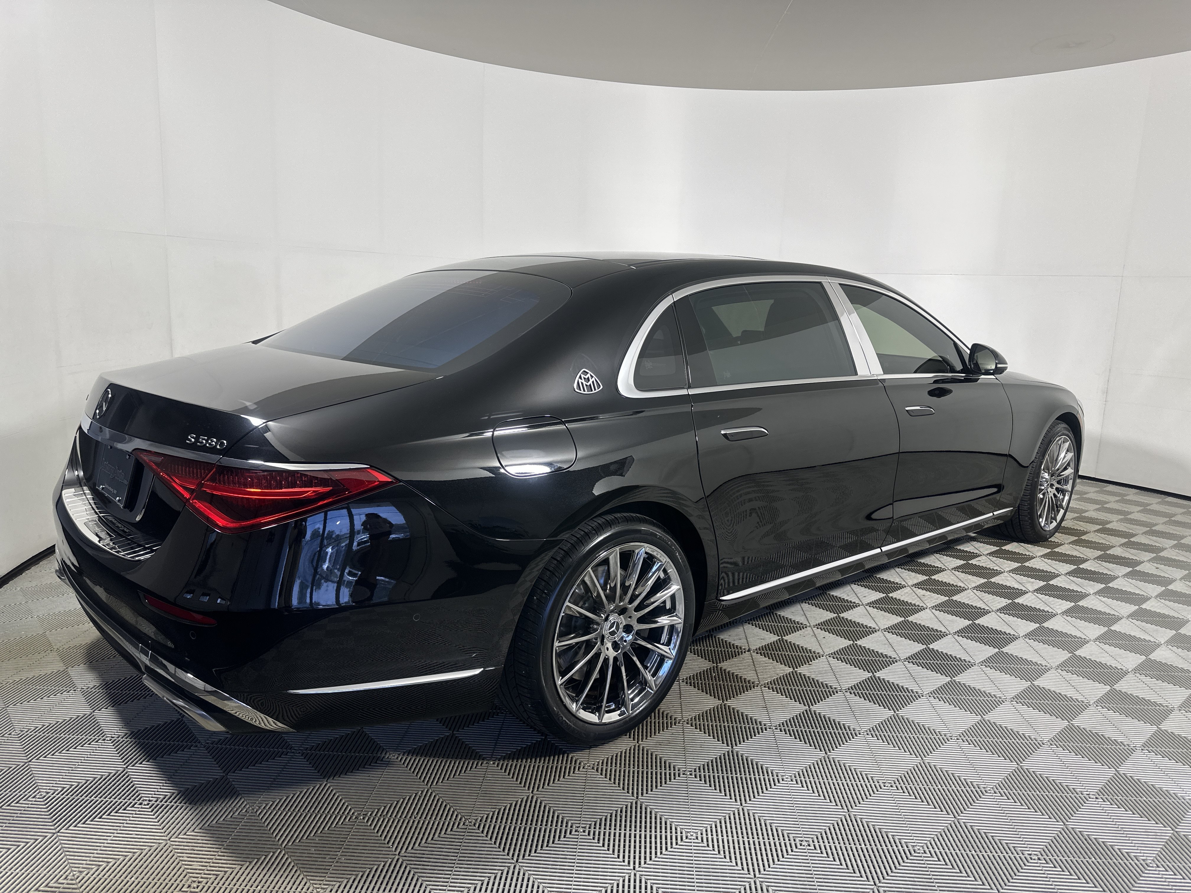 Used 2022 Black Mercedes-Benz Maybach S 580 image 7
