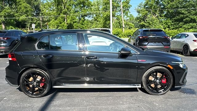 Used 2024 Black Volkswagen SE image 4