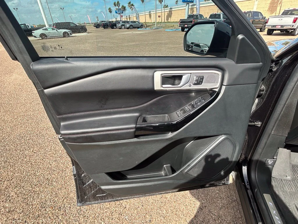 Used 2023 Black Ford Platinum image 10