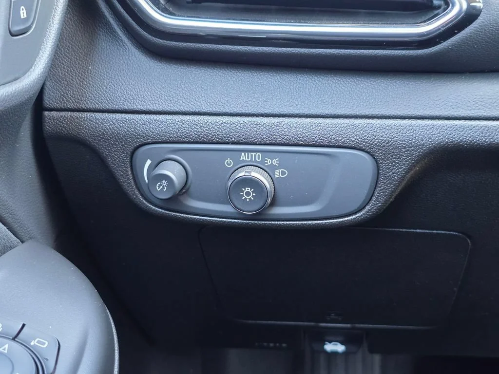 Used 2022 ICE BLUE METALLIC Chevrolet LT image 31