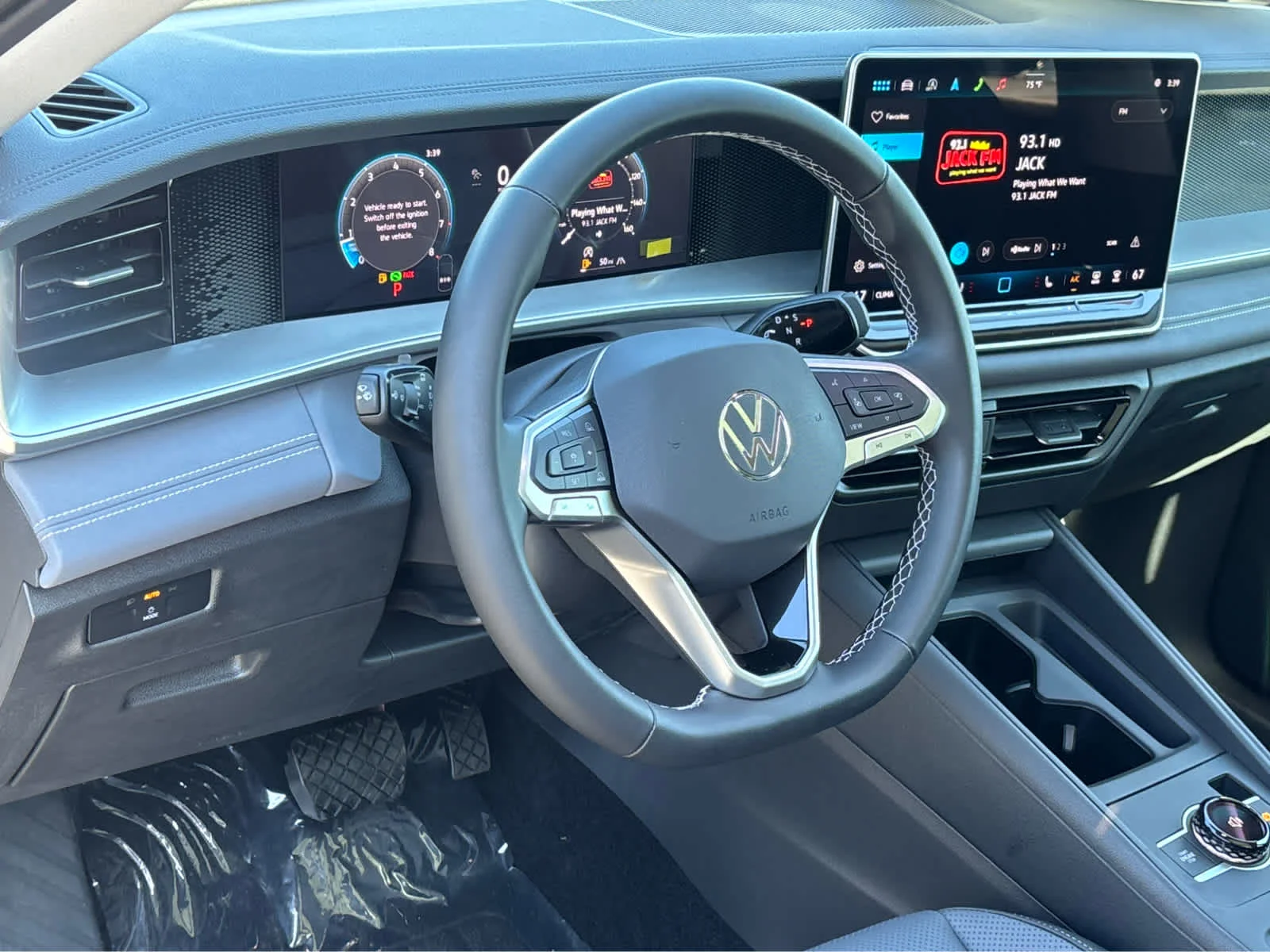 New 2026 DEEP BLACK Volkswagen SE image 10