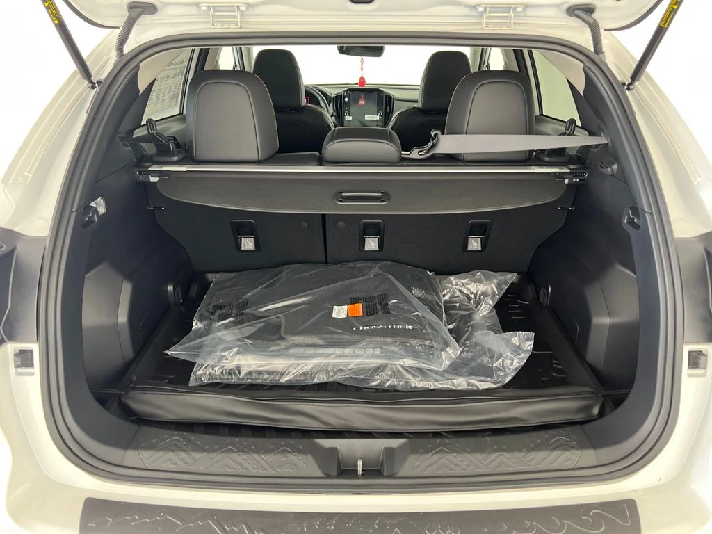 New 2026 CRYSTAL WHITE PEARL Subaru Limited image 25