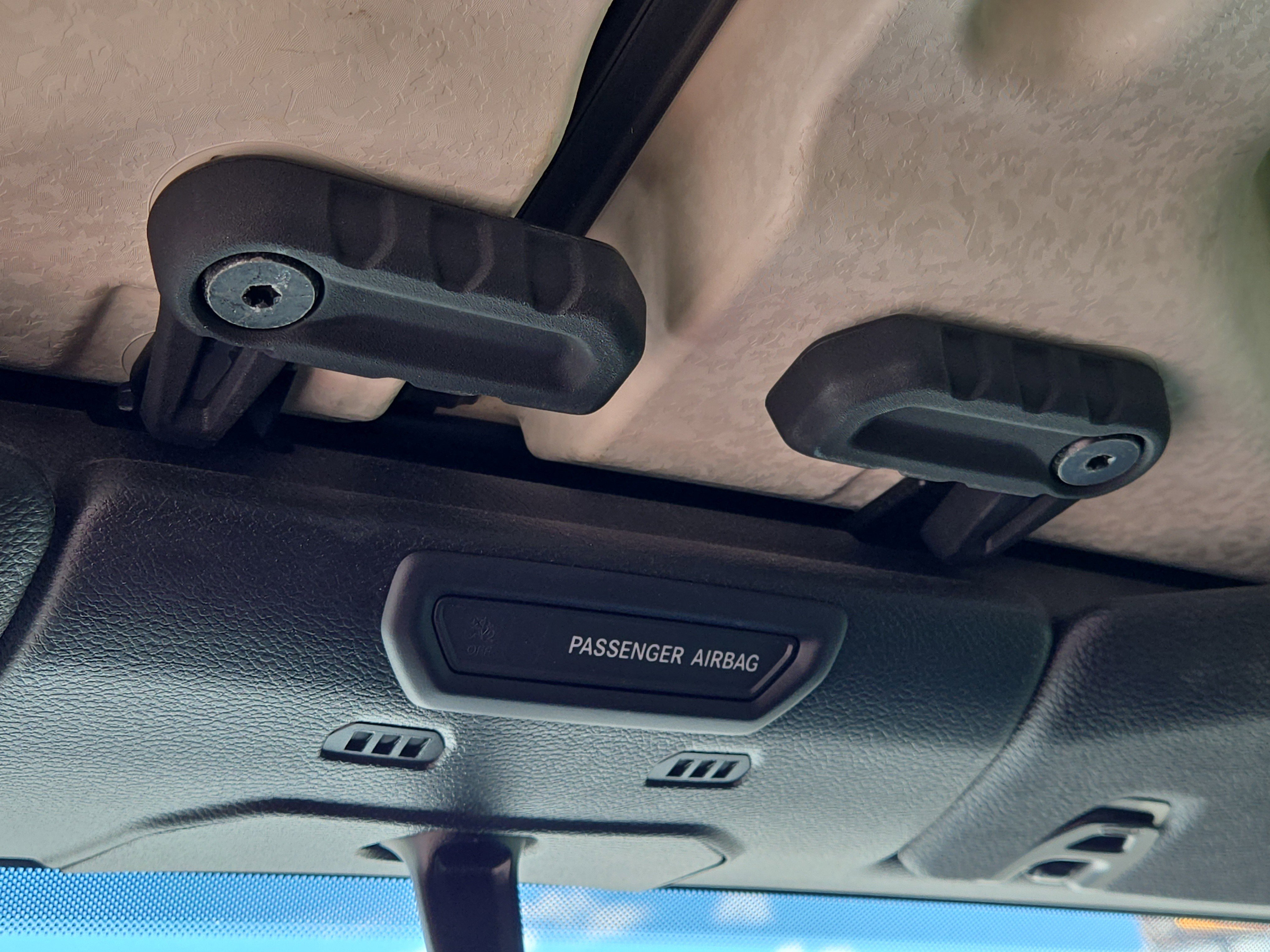 Used 2018 White Jeep Sport image 35