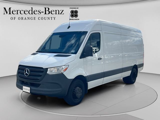 Used 2024 White Mercedes-Benz Cargo 170 WB image 1
