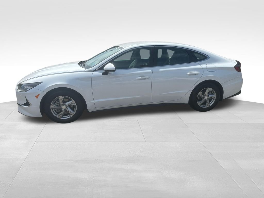 Used 2021 Gray Hyundai SE image 5