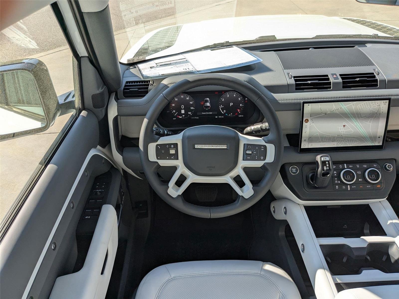 Used 2025 Fuji White Land Rover X-Dynamic SE image 29