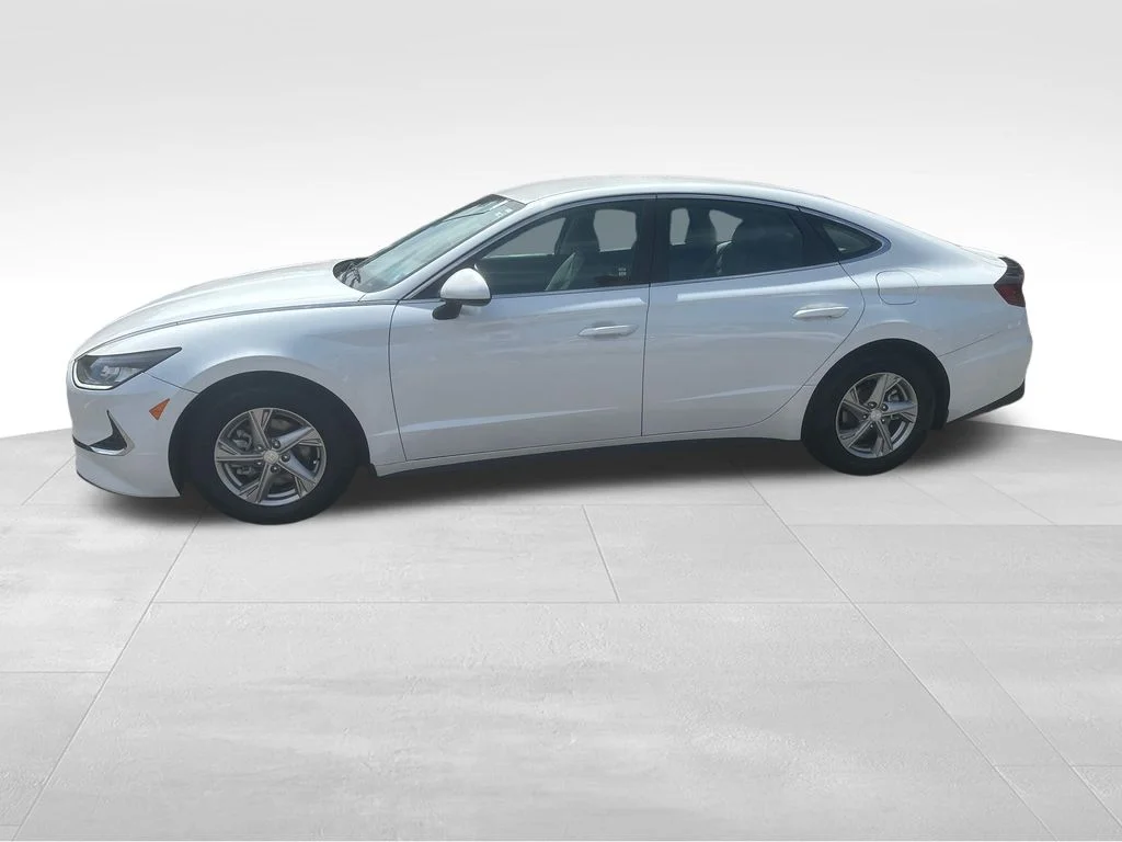 Used 2021 Gray Hyundai SE image 5