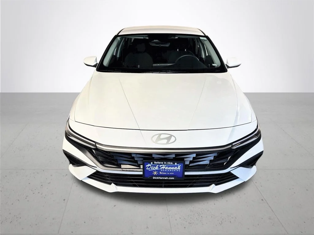Used 2024 White Hyundai SEL image 3