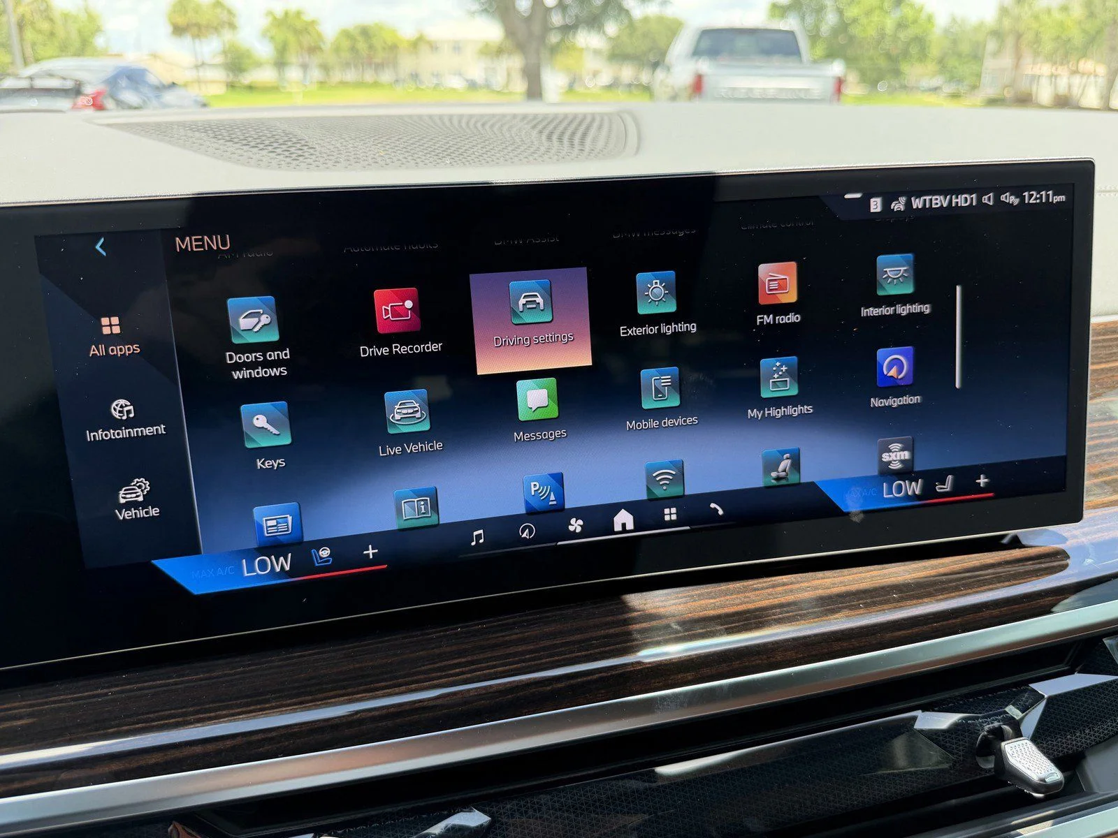 New 2026 Carbon Black Metallic BMW xDrive40i image 29