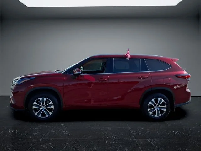 Used 2022 Red Toyota XLE image 7