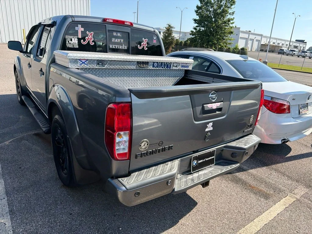 Used 2018 Gray Nissan SV image 4