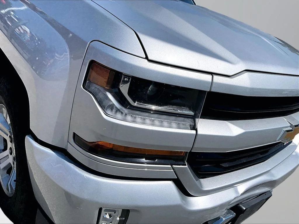 Used 2019 Silver Chevrolet LT image 29