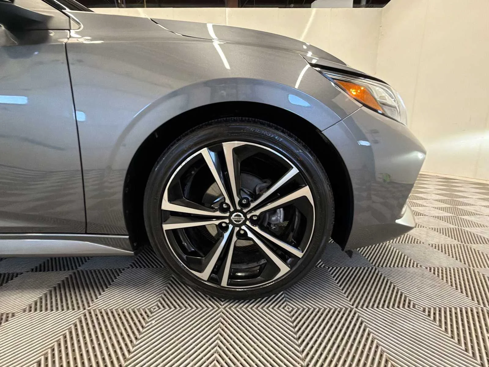 Used 2020 Gun Metallic/Super Black Nissan SR image 18