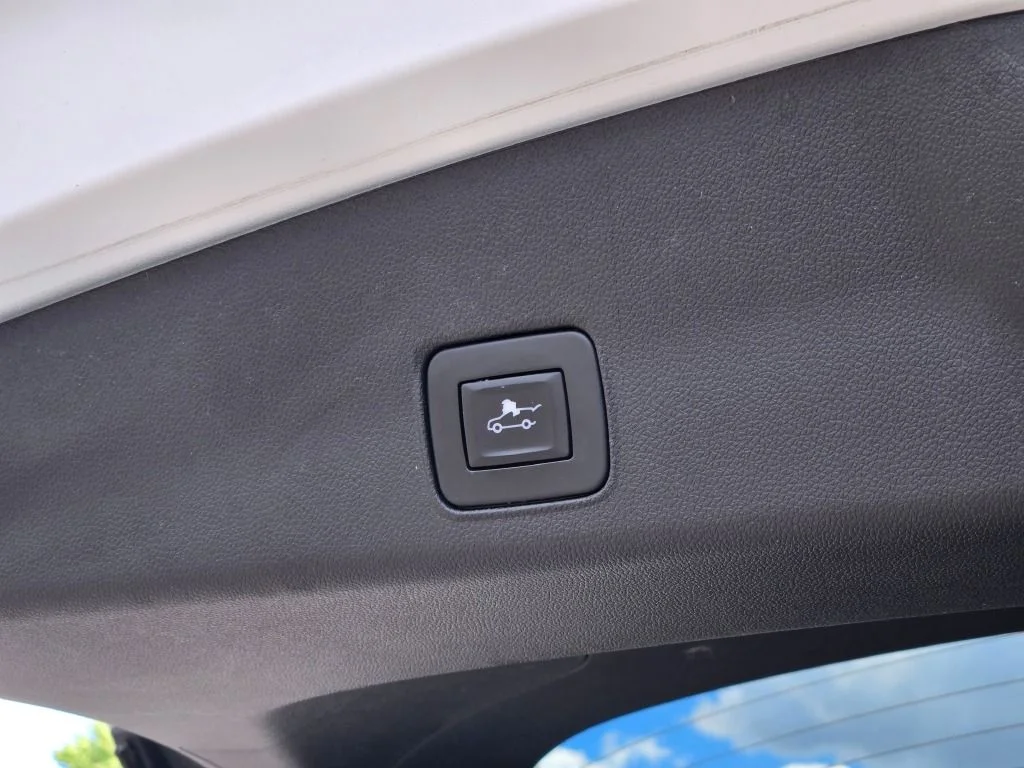 Used 2022 White Chevrolet RS image 14