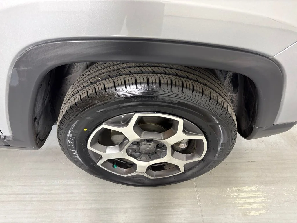 Used 2022 Silver Jeep Trailhawk image 11