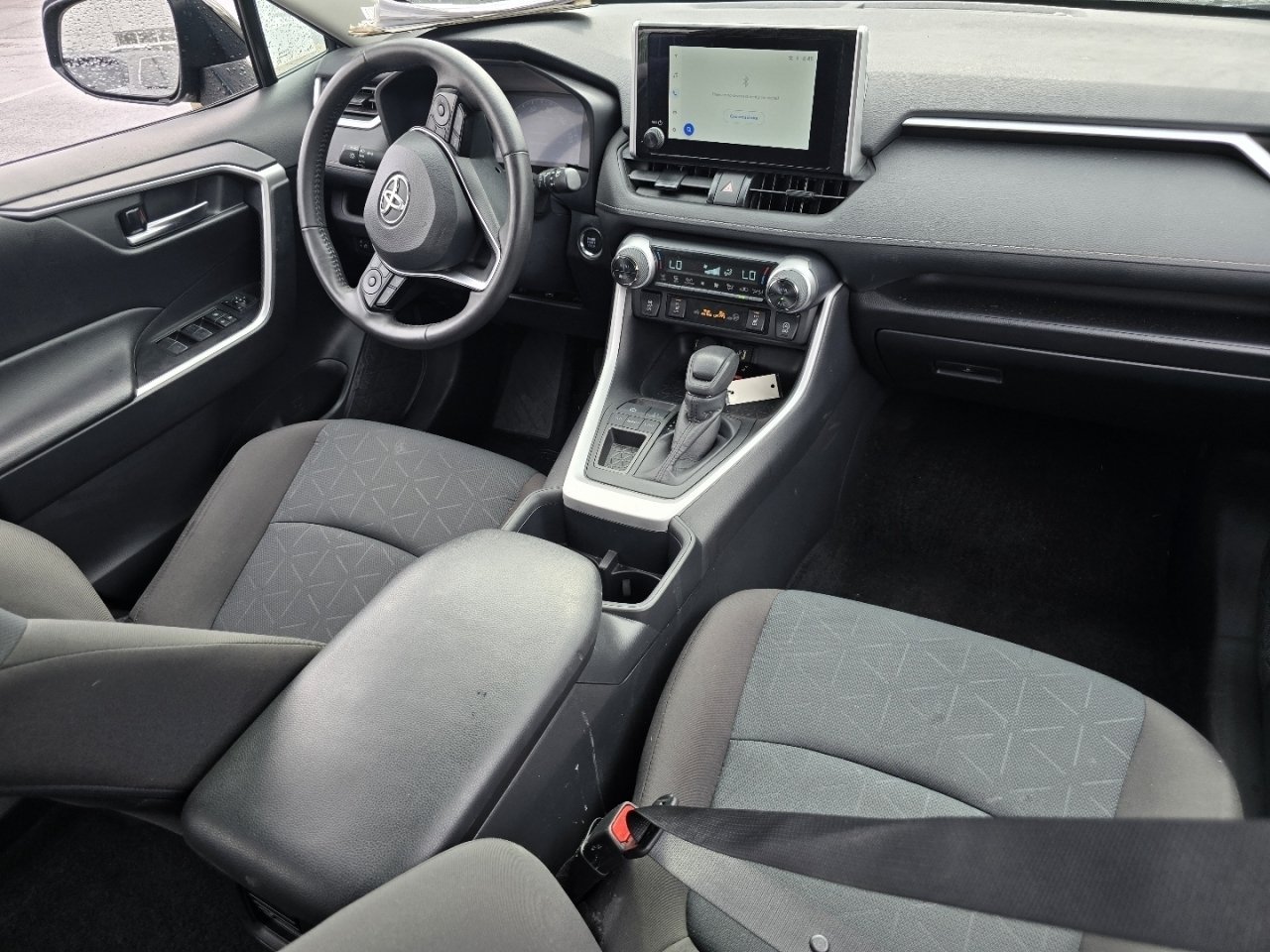 2025 Toyota RAV4 XLE - Photo 12