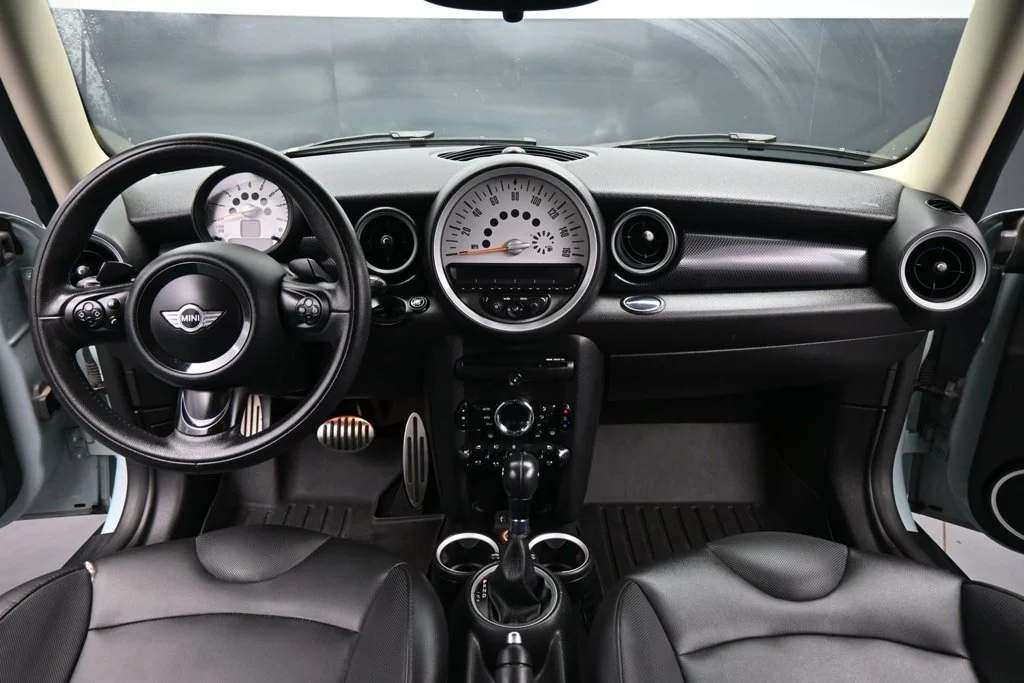 Used 2013 Blue MINI Base image 11