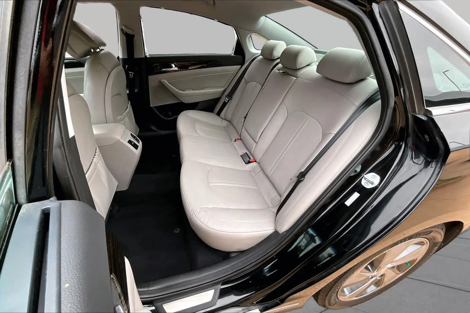 Used 2017 Eclipse Black Hyundai Limited image 18