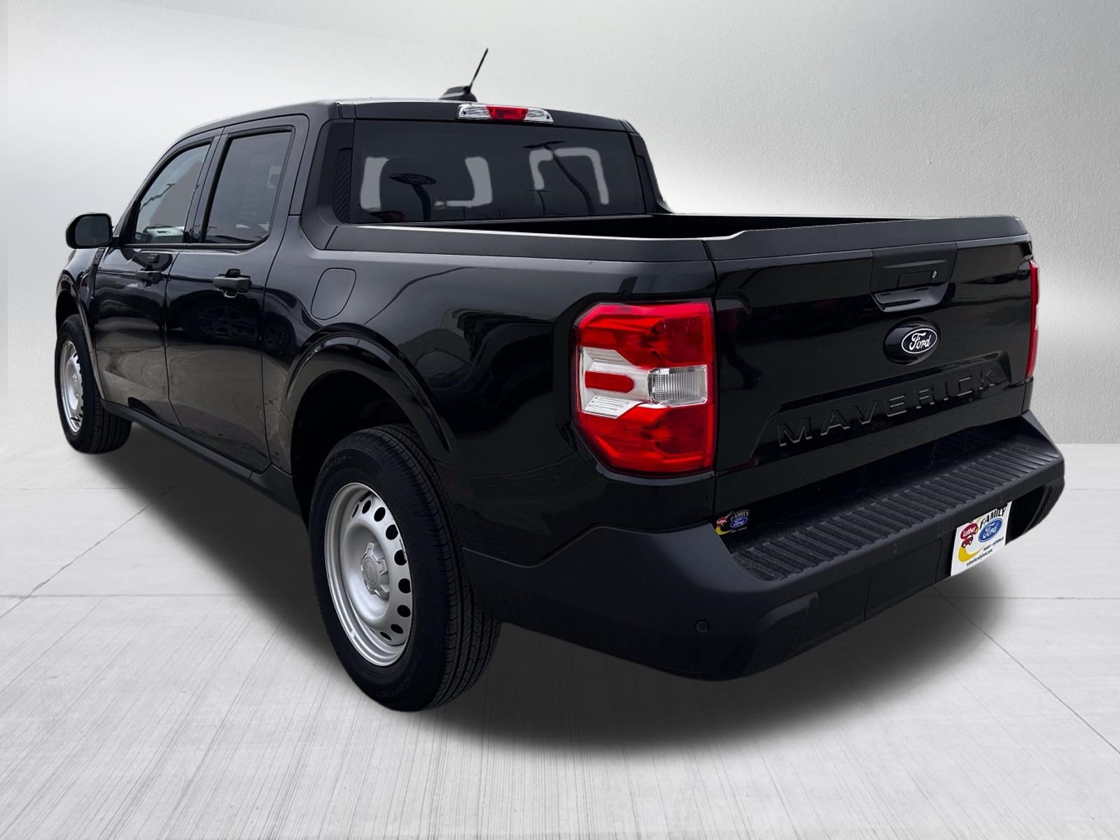 New 2025 Shadow Black Ford XL image 3