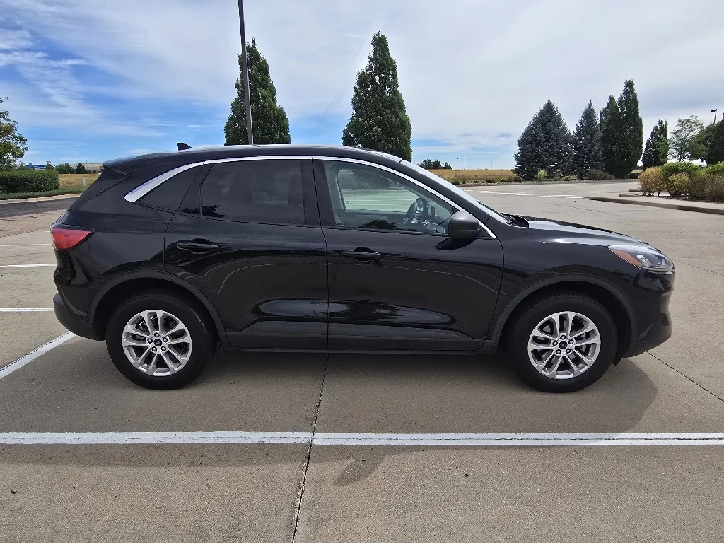 Used 2022 Agate Black Metallic Ford SE image 7