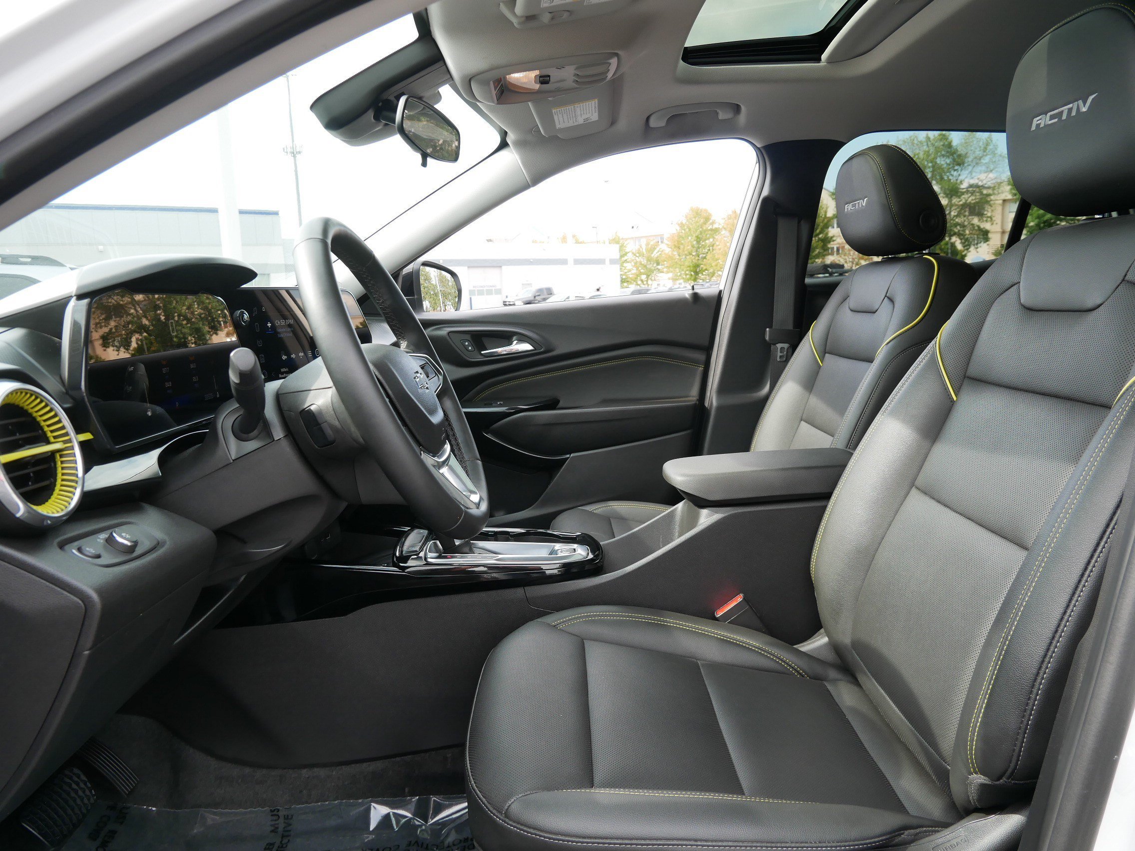 Used 2025 Summit White Chevrolet ACTIV image 21