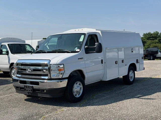2026 Ford E-Series Cutaway E-350 SRW 138" WB