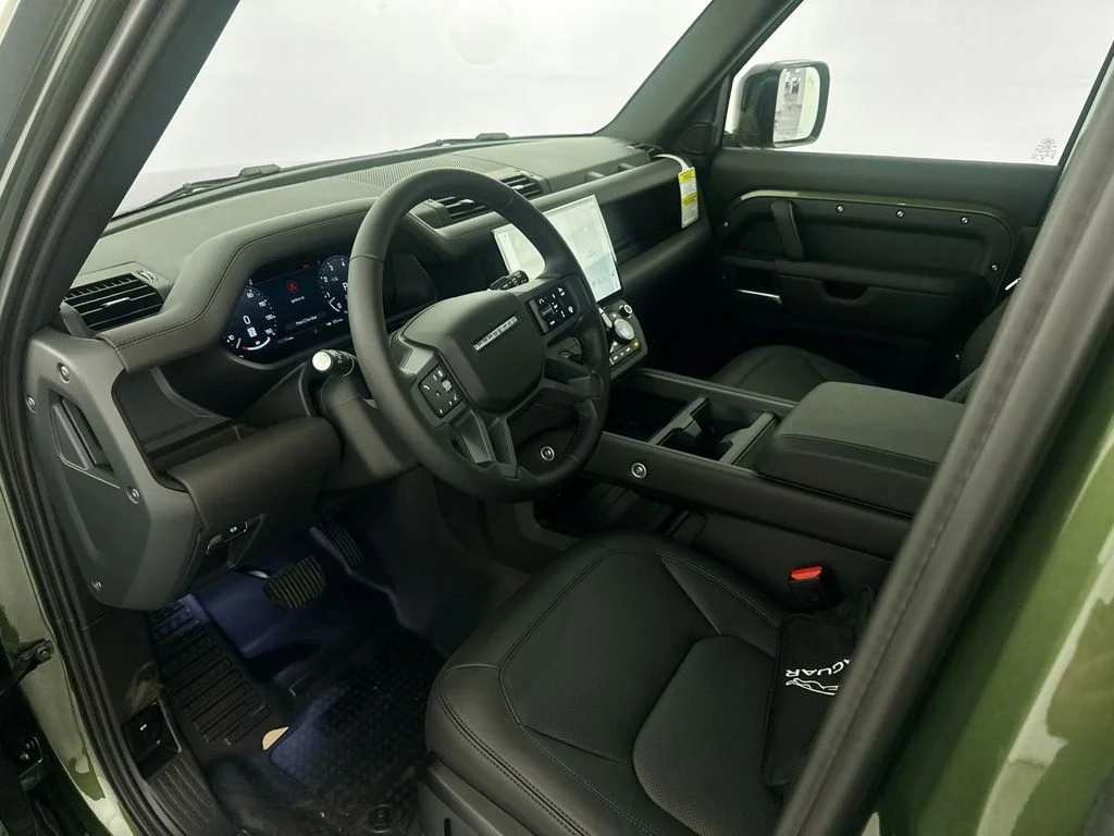 New 2026 Woolstone Green Land Rover X-Dynamic SE image 8