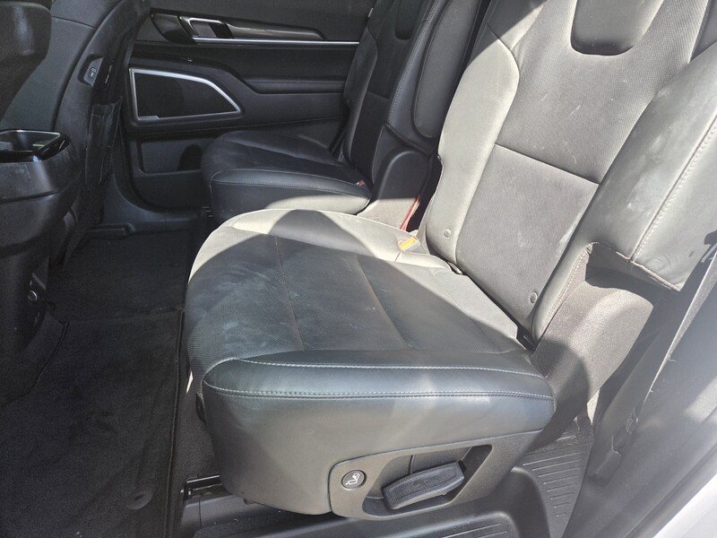Used 2023 White Kia S image 22