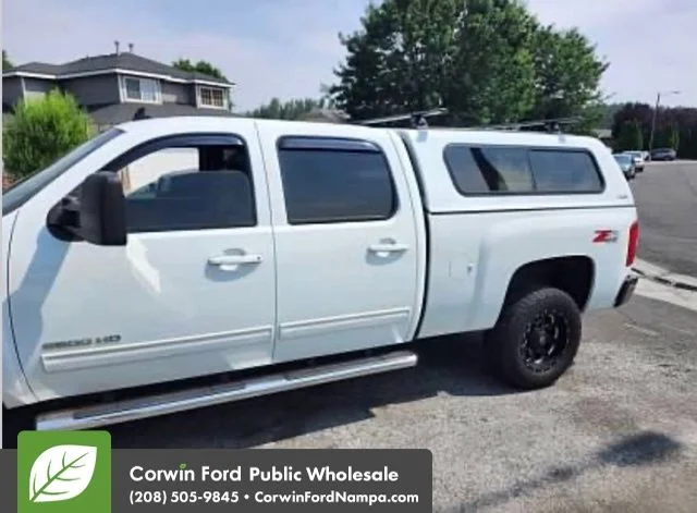 Used 2010 White Chevrolet LTZ image 4
