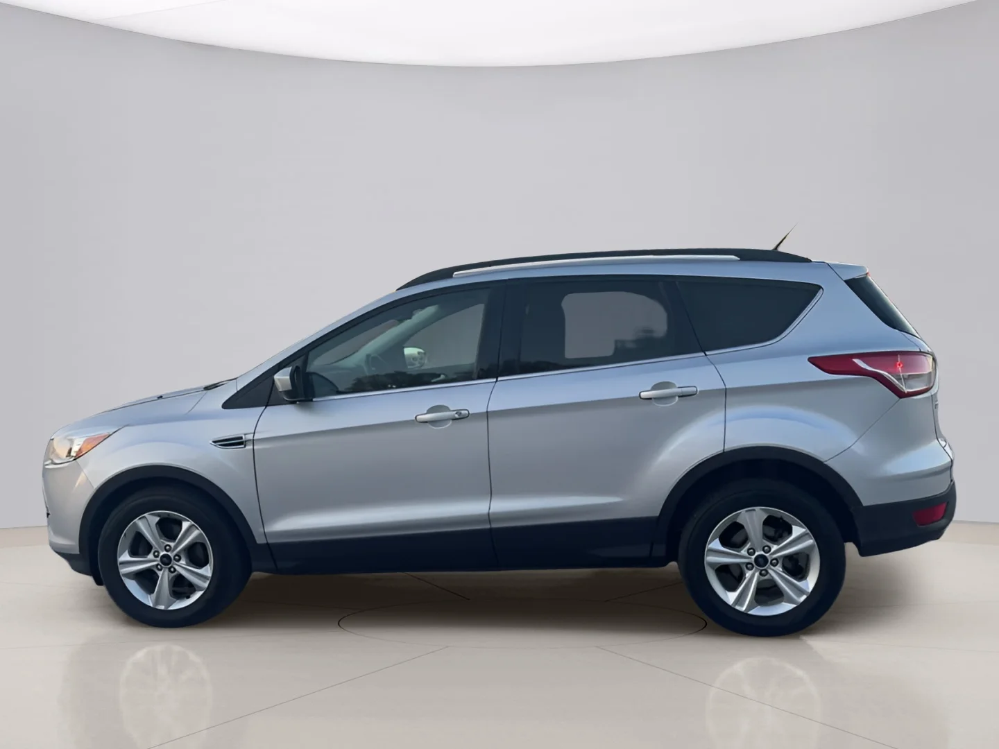 Used 2016 Silver Ford SE image 8
