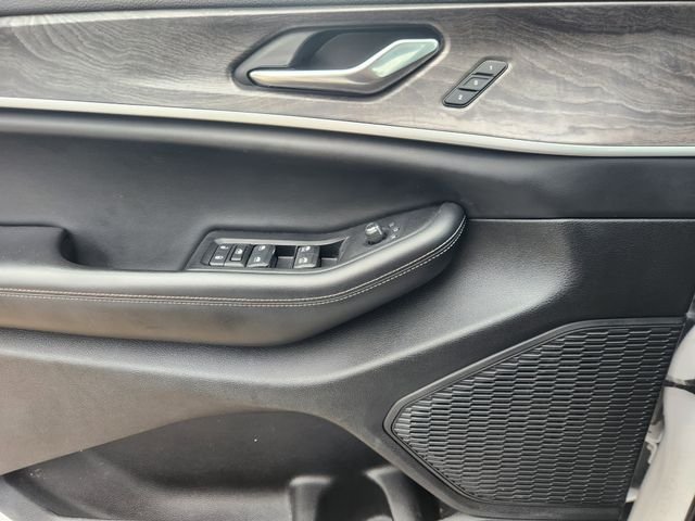 Used 2023 White/off-white Jeep Limited image 22