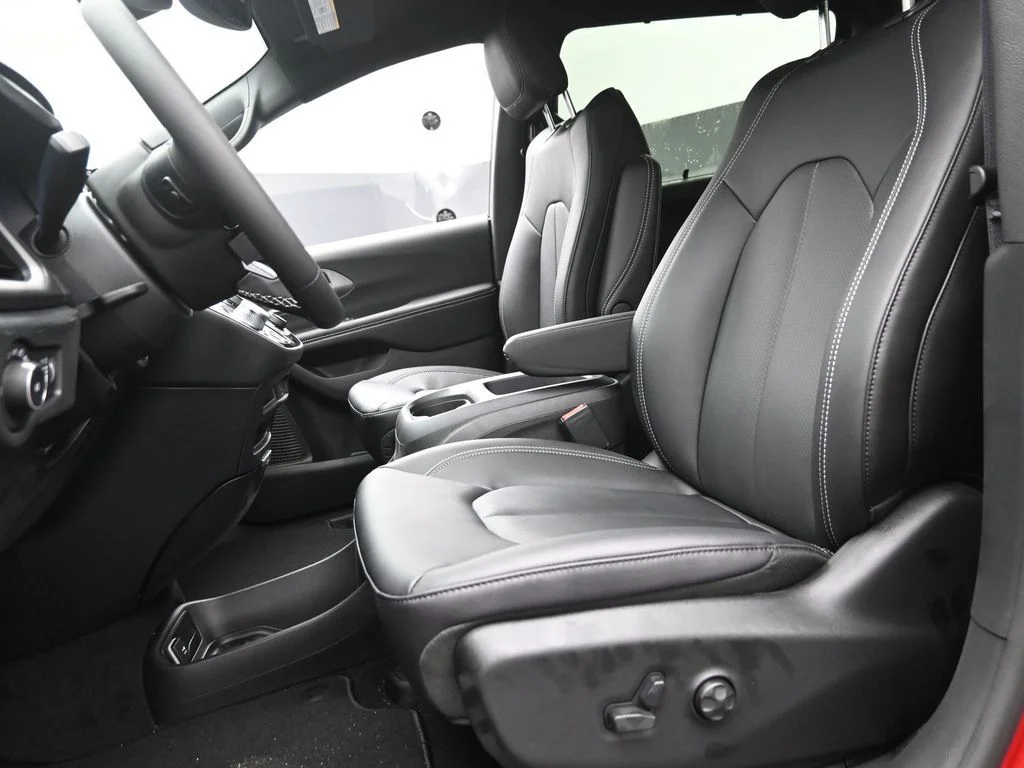 2026 Chrysler Pacifica Select - Photo 24