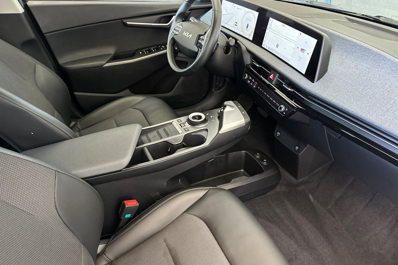 Used 2024 Blue Kia Light image 17