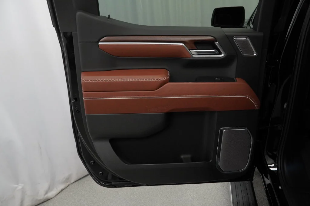 Used 2025 Onyx Black GMC Denali Ultimate image 31