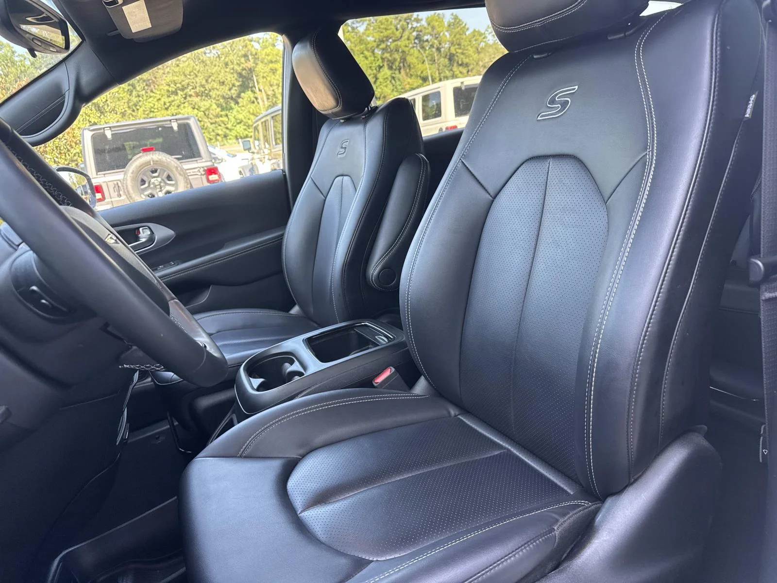 Used 2024 White Chrysler Hybrid S Appearance Pkg FWD image 16