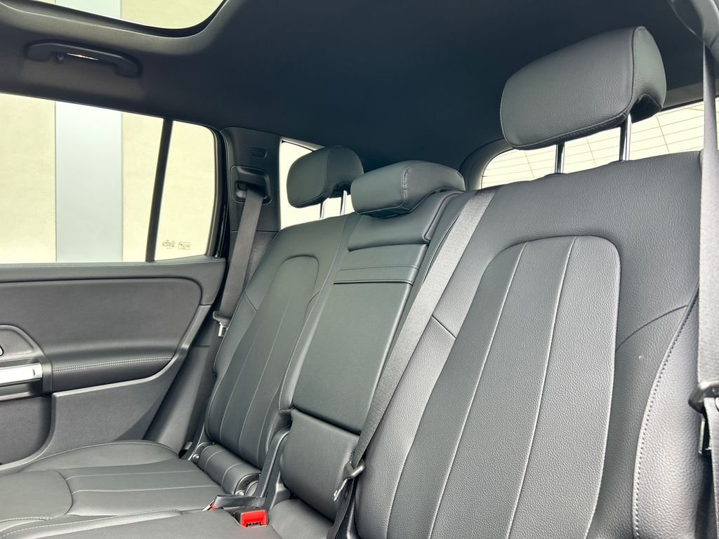 New 2026 Night Black Mercedes-Benz GLB 250 image 25