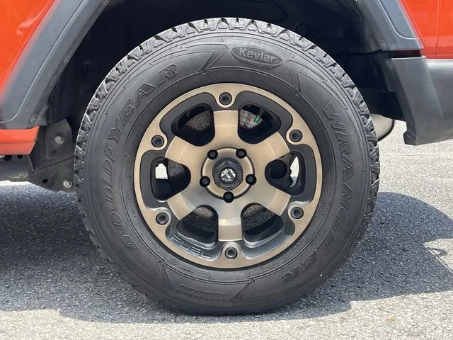 Used 2019  Jeep Sport S image 13