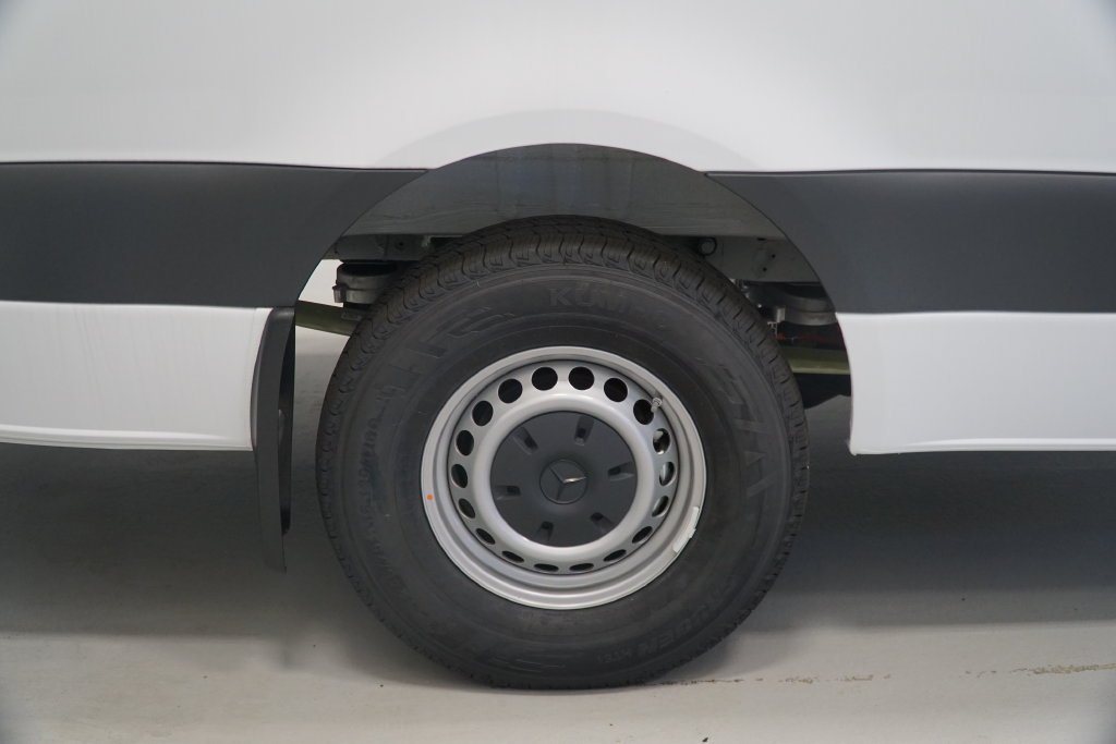 New 2025 Arctic+White Mercedes-Benz Cargo 170 WB image 25