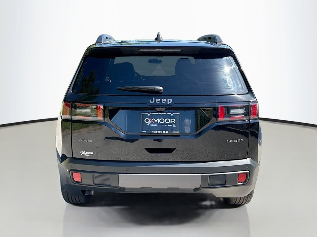 New 2026 Diamond Black Crystal Pearl-Coat Exterior Paint Jeep Laredo image 5