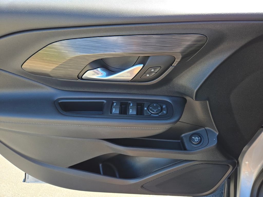 Used 2022 Quicksilver Metallic GMC SLE image 17