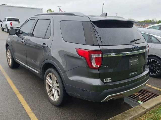 Used 2017 Magnetic Ford XLT image 4