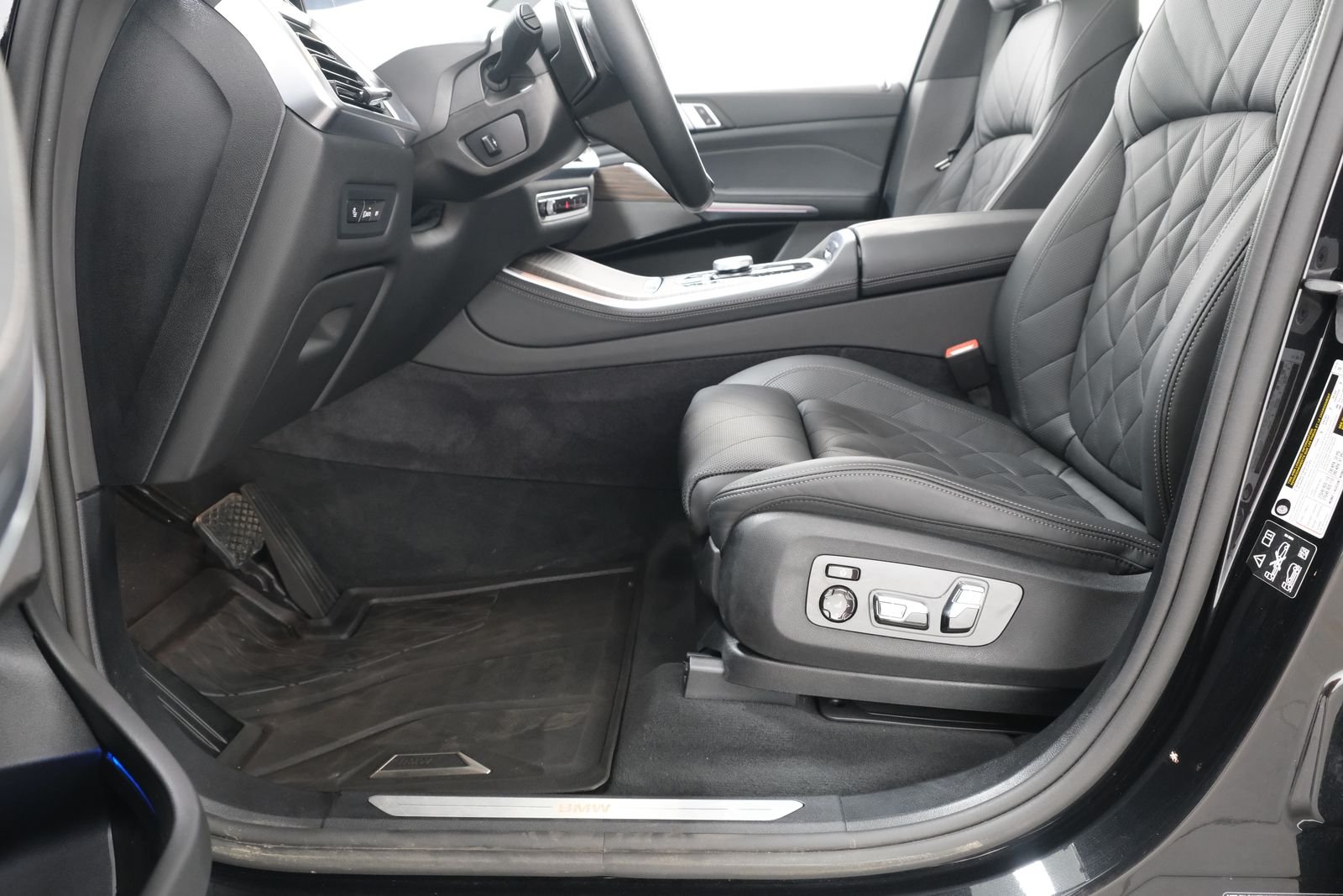 Certified Used 2026 Black Sapphire Metallic BMW xDrive40i image 31