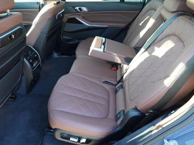 Used 2024 Brown BMW xDrive40i image 30